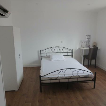 Appartements Et Studios Meubles Au Centre Ville D'Ouzouer Sur Loire מראה חיצוני תמונה