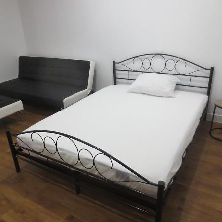 Appartements Et Studios Meubles Au Centre Ville D'Ouzouer Sur Loire מראה חיצוני תמונה