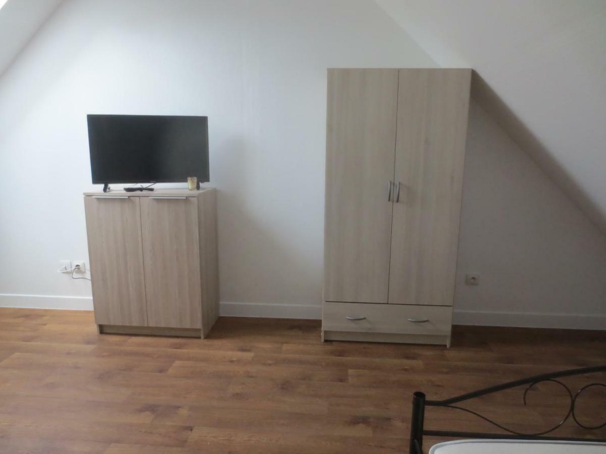 Appartements Et Studios Meubles Au Centre Ville D'Ouzouer Sur Loire מראה חיצוני תמונה