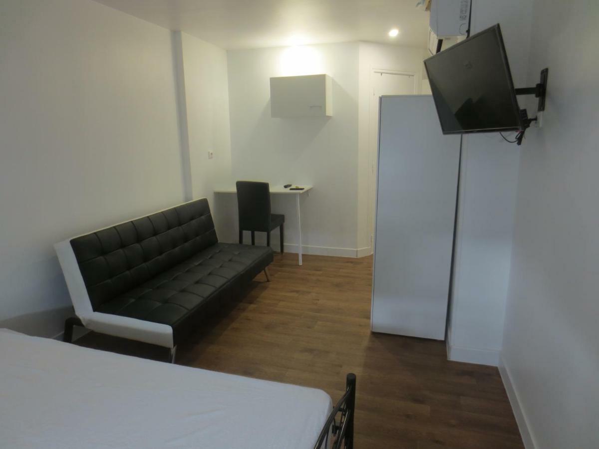 Appartements Et Studios Meubles Au Centre Ville D'Ouzouer Sur Loire מראה חיצוני תמונה