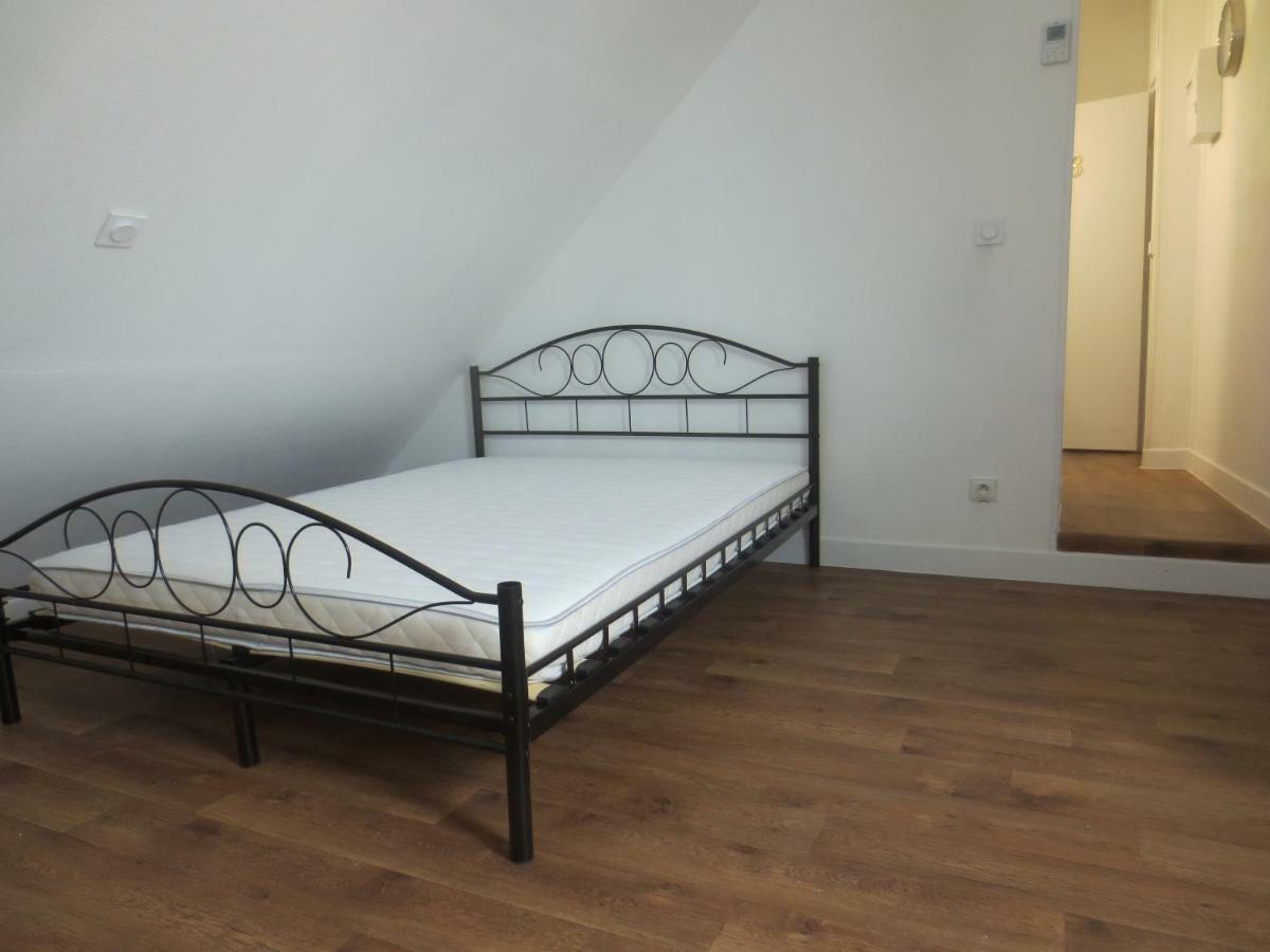 Appartements Et Studios Meubles Au Centre Ville D'Ouzouer Sur Loire מראה חיצוני תמונה