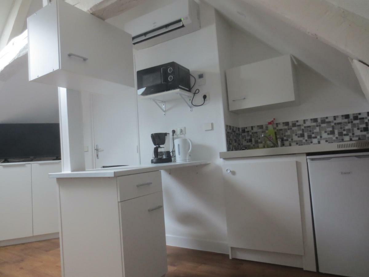 Appartements Et Studios Meubles Au Centre Ville D'Ouzouer Sur Loire מראה חיצוני תמונה
